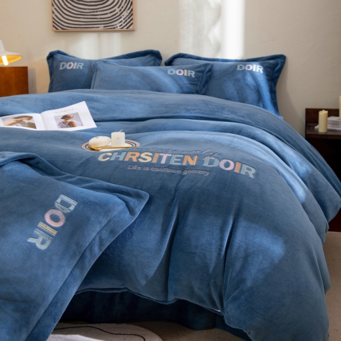 91家纺网 家纺一手货源 找家纺 绒博士 2023新款舒适保暖220克牛奶绒四件套系列 罗拉 幽兰