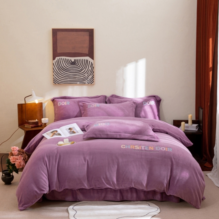 91家纺网 家纺一手货源 找家纺 绒博士 2023新款舒适保暖220克牛奶绒四件套系列 罗拉 紫色