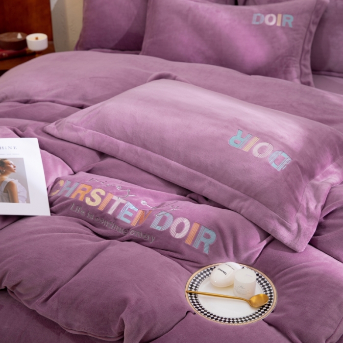 91家纺网 家纺一手货源 找家纺 绒博士 2023新款舒适保暖220克牛奶绒四件套系列 罗拉 紫色