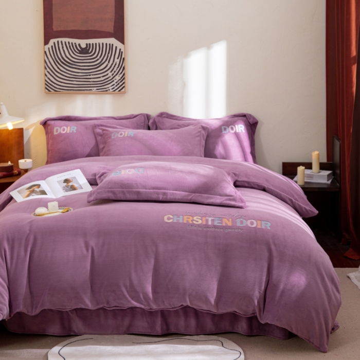 91家纺网 家纺一手货源 找家纺 绒博士 2023新款舒适保暖220克牛奶绒四件套系列 罗拉 紫色
