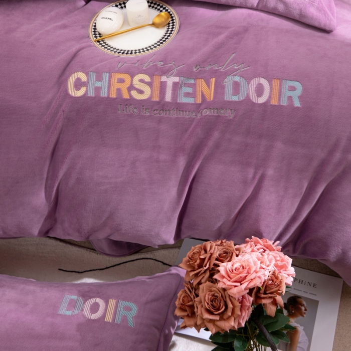 91家纺网 家纺一手货源 找家纺 绒博士 2023新款舒适保暖220克牛奶绒四件套系列 罗拉 紫色