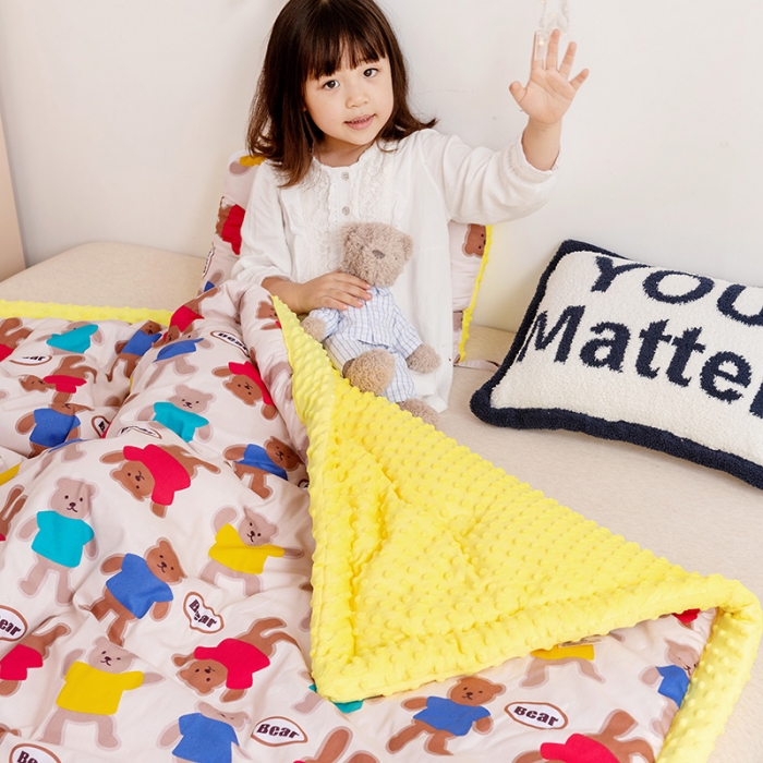 91家纺网 家纺一手货源 找家纺 十九色 2024新款儿童全棉豆豆被春秋被冬被婴幼儿安抚毯被子 糖果熊