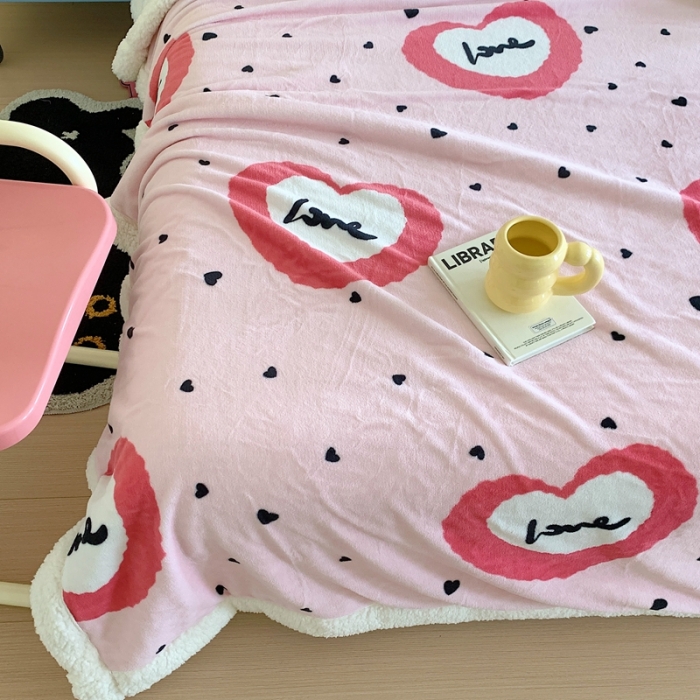 91家纺网 家纺一手货源 找家纺 美乐迪 2023新款牛奶绒毛毯 粉爱心