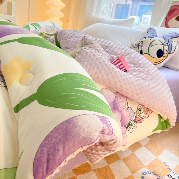 91家纺网 家纺一手货源 找家纺 伊人居 2023新款A类迪士尼针织棉豆豆被 甜心黛西