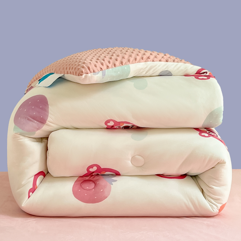 91家纺网 家纺一手货源 找家纺 伊人居 2023新款A类迪士尼针织棉豆豆被 七彩草莓熊