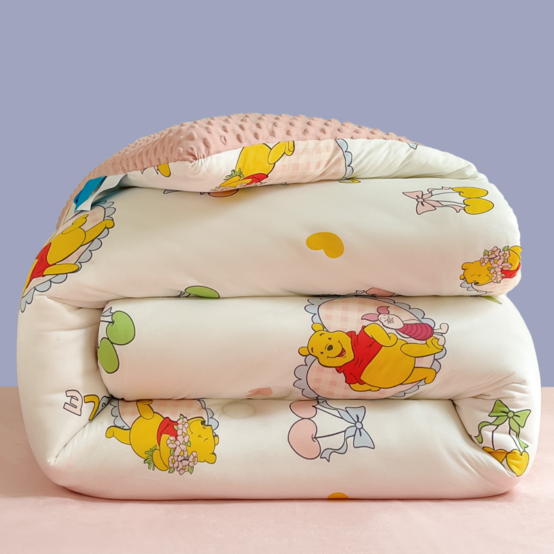 91家纺网 家纺一手货源 找家纺 伊人居 2023新款A类迪士尼针织棉豆豆被 甜蜜伙伴