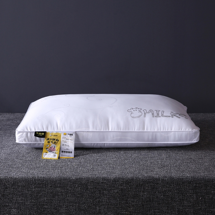 91家纺网 家纺一手货源 找家纺 2023新款牛奶枕头枕芯 牛奶丝立体边白