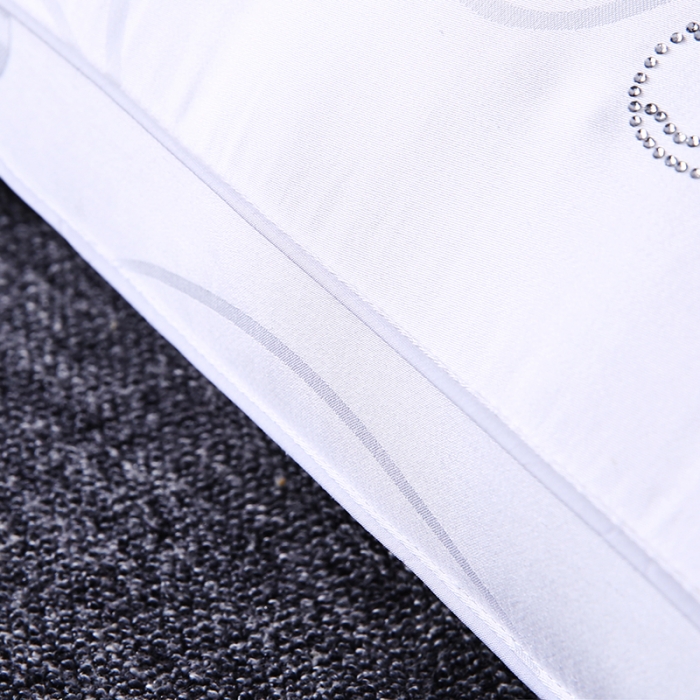 91家纺网 家纺一手货源 找家纺 2023新款牛奶枕头枕芯 牛奶丝立体边白