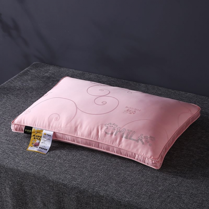 91家纺网 家纺一手货源 找家纺 2023新款牛奶枕头枕芯 牛奶丝立体粉