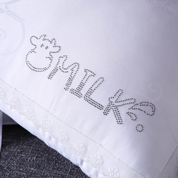 91家纺网 家纺一手货源 找家纺 2023新款牛奶枕头枕芯 牛奶丝花边白色