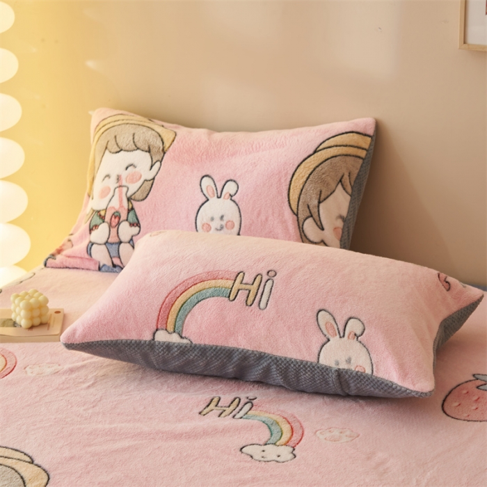 91家纺网 家纺一手货源 找家纺 21度C 2023新款雪花绒多功能毛毯盖毯 草莓娃娃