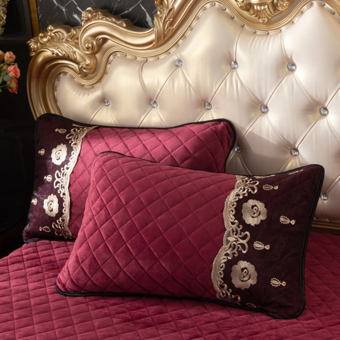 91家纺网 家纺一手货源 找家纺 能好家纺 2023新款水晶绒夹棉床裙 酒红