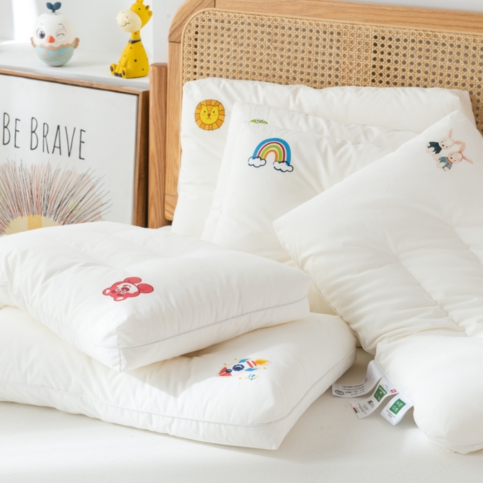 91家纺网 家纺一手货源 找家纺 唯爱品 2026新款60S全棉A类无荧光卡通云柔枕枕头枕芯 记忆枕源头工厂 30*50cm/只 小火箭儿童云柔枕