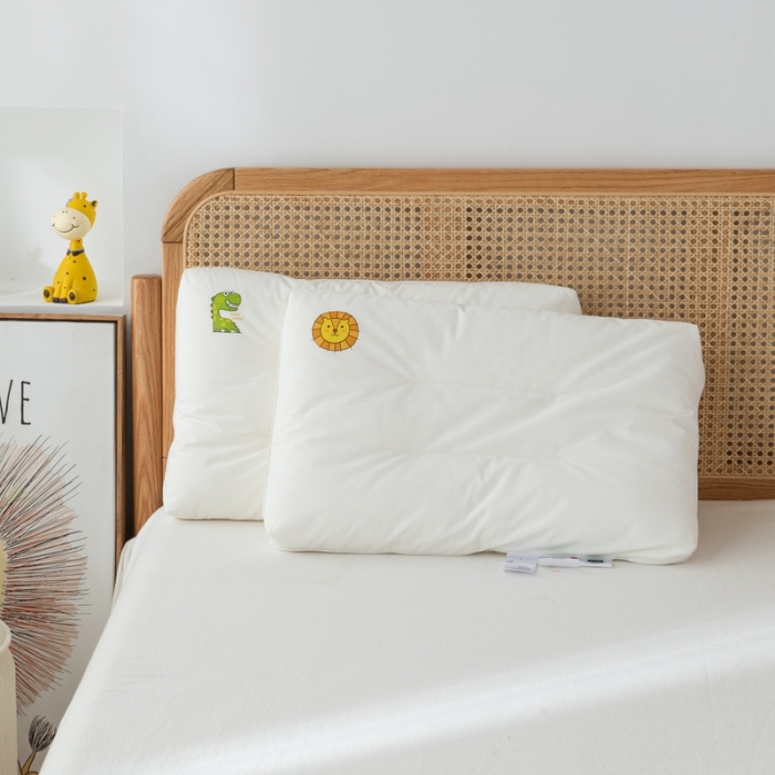 91家纺网 家纺一手货源 找家纺 唯爱品 2026新款60S全棉A类无荧光卡通云柔枕枕头枕芯 记忆枕源头工厂 30*50cm/只 小狮子儿童云柔枕