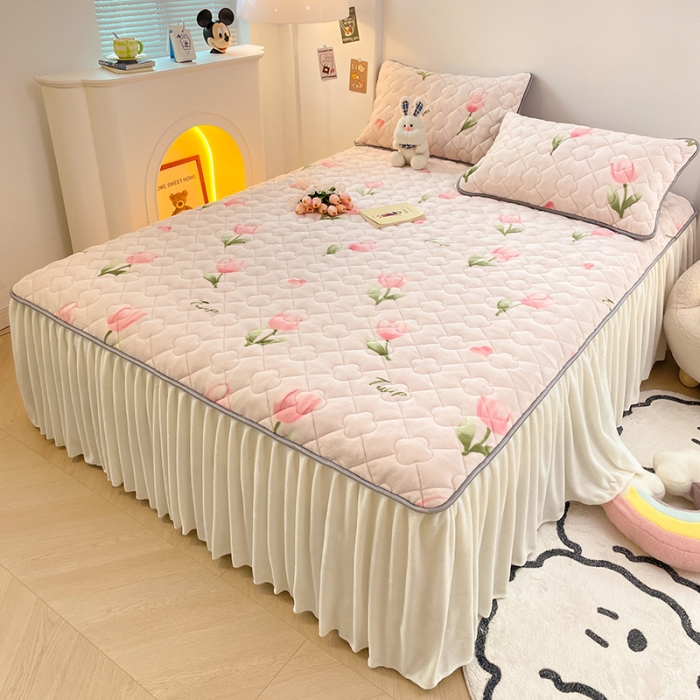 91家纺网 家纺一手货源 找家纺 梦舒羽 牛奶绒夹棉床裙床罩床单床盖床护垫套三件套 郁金香