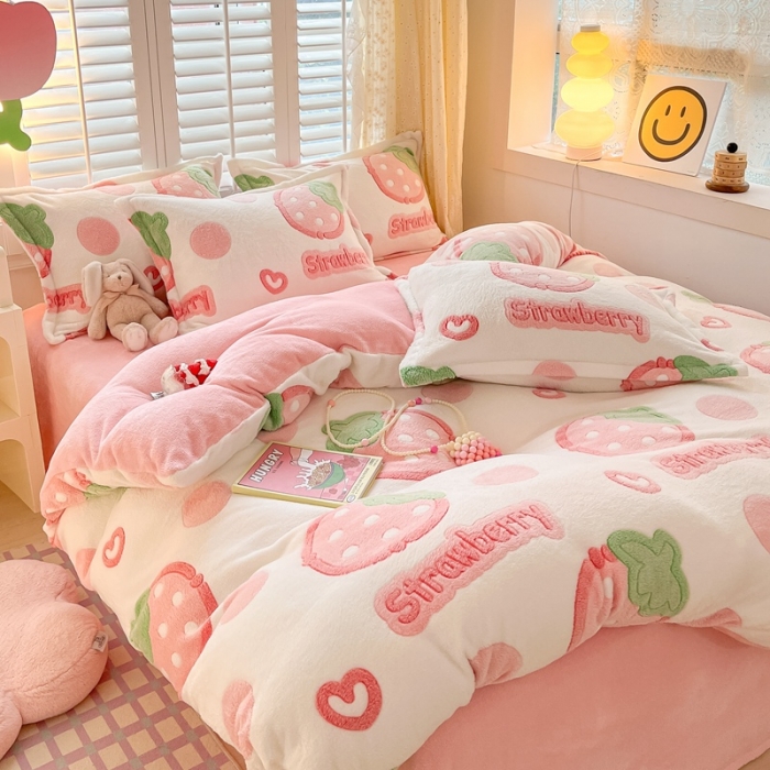 91家纺网 家纺一手货源 找家纺 川悦生活 2023新款立体雪花绒四件套 啵啵草莓