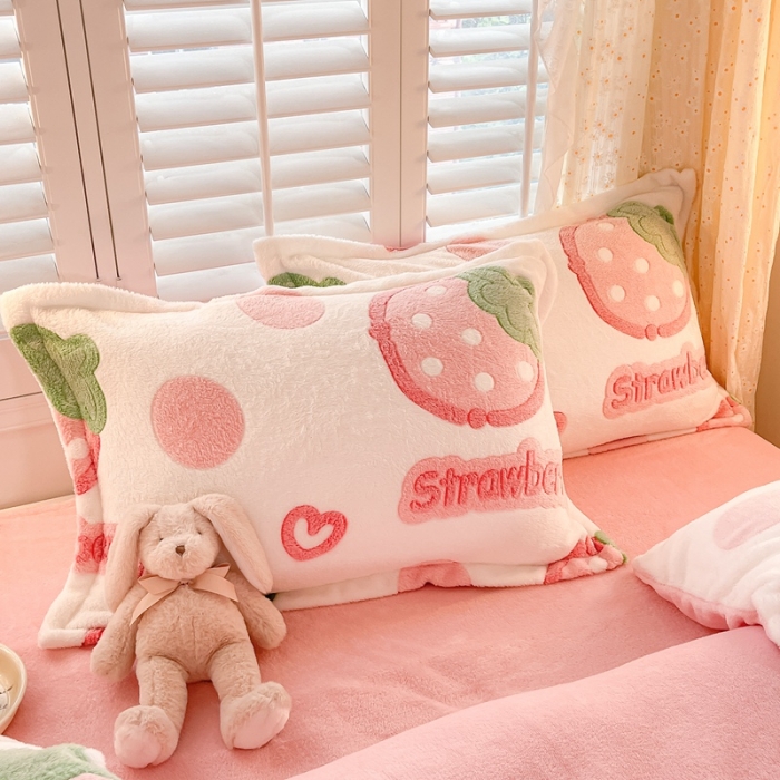 91家纺网 家纺一手货源 找家纺 川悦生活 2023新款立体雪花绒四件套 啵啵草莓