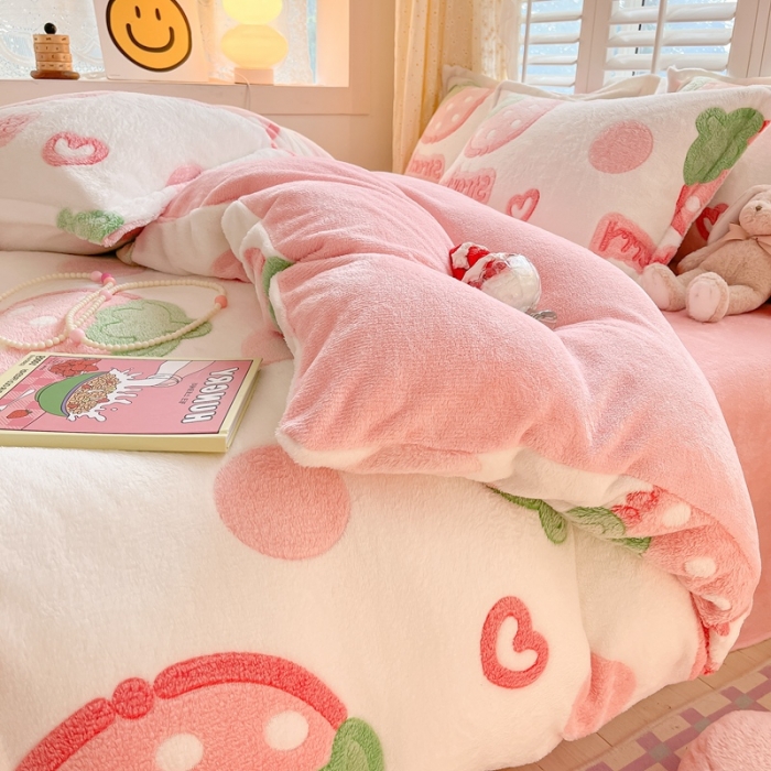 91家纺网 家纺一手货源 找家纺 川悦生活 2023新款立体雪花绒四件套 啵啵草莓