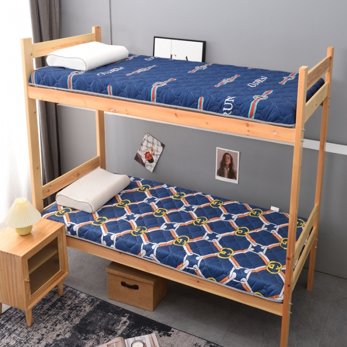 91家纺网 家纺一手货源 找家纺 张先生2024水洗棉印花加厚床垫学生款 字母