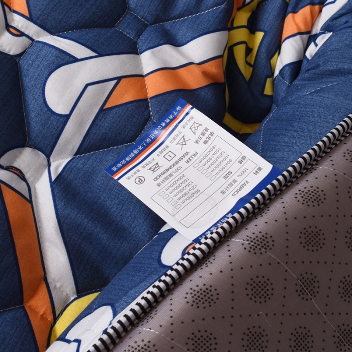 91家纺网 家纺一手货源 找家纺 张先生2024水洗棉印花加厚床垫学生款 字母