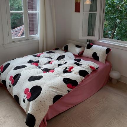 91家纺网 家纺一手货源 找家纺 花沐 2023新款冬季复古小法式牛奶绒四件套 大樱桃