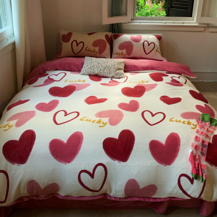 91家纺网 家纺一手货源 找家纺 花沐 2023新款冬季复古小法式牛奶绒四件套 爱的心心