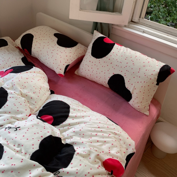 91家纺网 家纺一手货源 找家纺 花沐 2023新款冬季复古小法式牛奶绒四件套 大樱桃