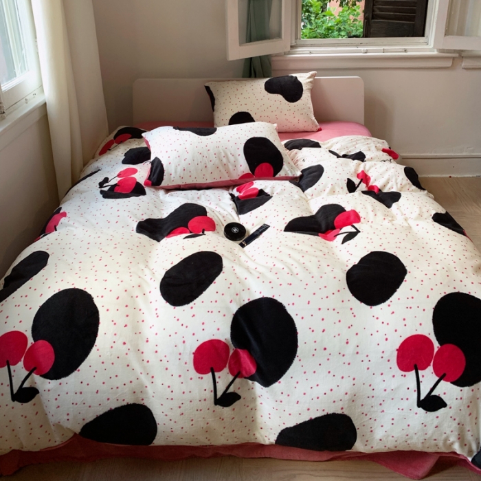 91家纺网 家纺一手货源 找家纺 花沐 2023新款冬季复古小法式牛奶绒四件套 大樱桃