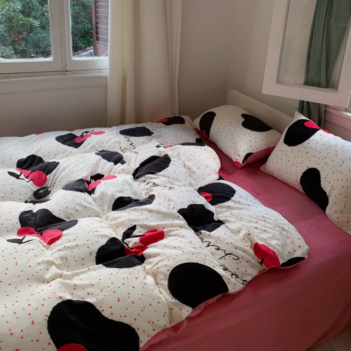 91家纺网 家纺一手货源 找家纺 花沐 2023新款冬季复古小法式牛奶绒四件套 大樱桃