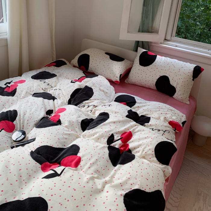 91家纺网 家纺一手货源 找家纺 花沐 2023新款冬季复古小法式牛奶绒四件套 大樱桃