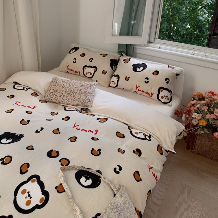 91家纺网 家纺一手货源 找家纺 花沐 2023新款冬季复古小法式牛奶绒四件套 点点熊