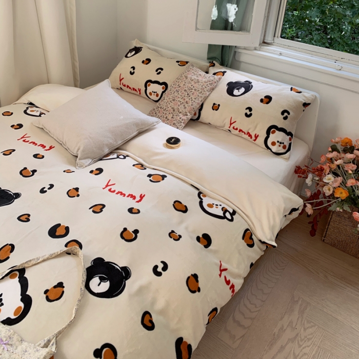 91家纺网 家纺一手货源 找家纺 花沐 2023新款冬季复古小法式牛奶绒四件套 点点熊