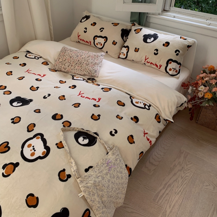 91家纺网 家纺一手货源 找家纺 花沐 2023新款冬季复古小法式牛奶绒四件套 点点熊