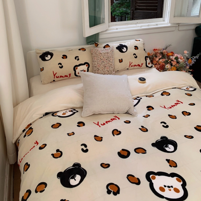 91家纺网 家纺一手货源 找家纺 花沐 2023新款冬季复古小法式牛奶绒四件套 点点熊