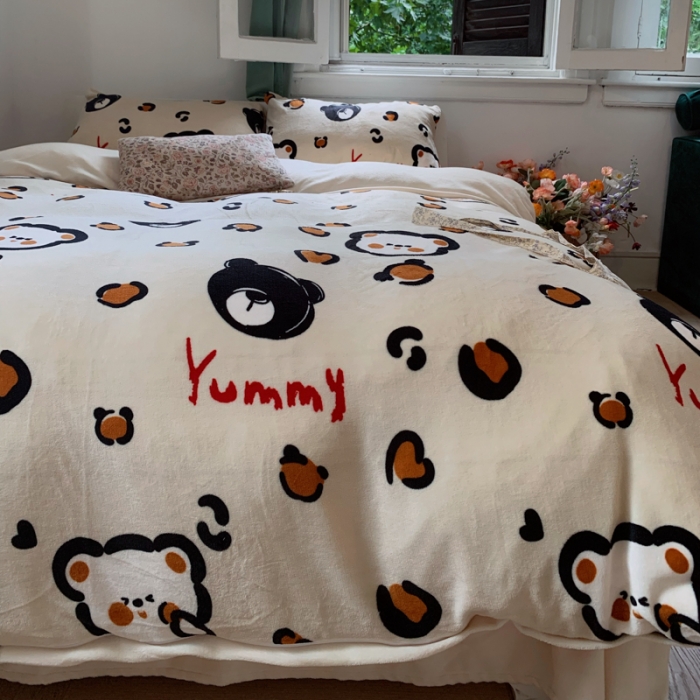 91家纺网 家纺一手货源 找家纺 花沐 2023新款冬季复古小法式牛奶绒四件套 点点熊