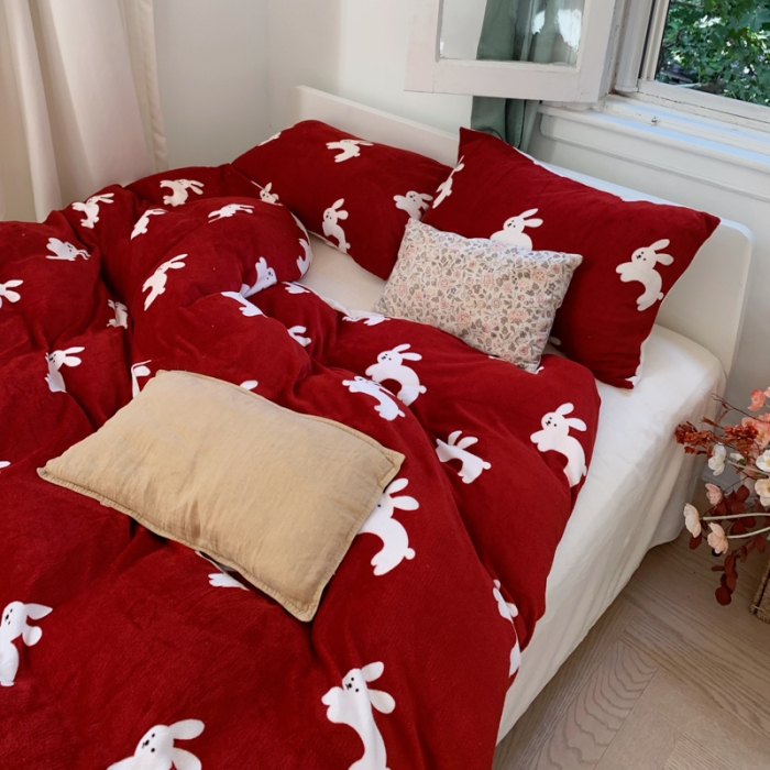 91家纺网 家纺一手货源 找家纺 花沐 2023新款冬季复古小法式牛奶绒四件套 红兔小姐