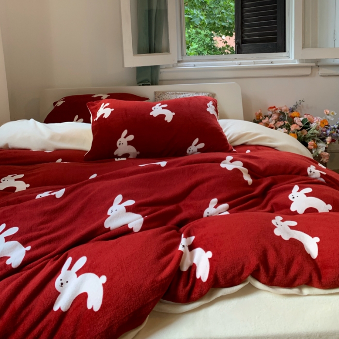 91家纺网 家纺一手货源 找家纺 花沐 2023新款冬季复古小法式牛奶绒四件套 红兔小姐