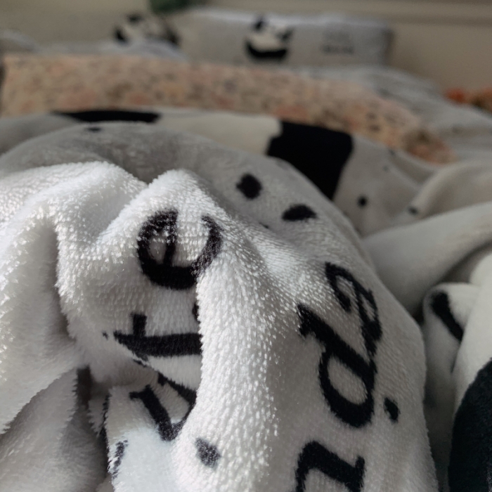 91家纺网 家纺一手货源 找家纺 花沐 2023新款冬季复古小法式牛奶绒四件套 花花同学