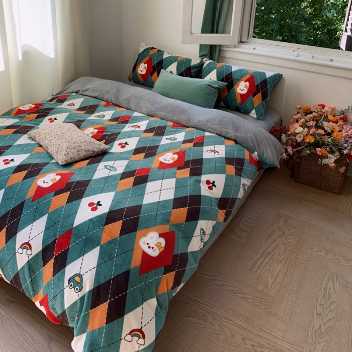 91家纺网 家纺一手货源 找家纺 花沐 2023新款冬季复古小法式牛奶绒四件套 菱形格