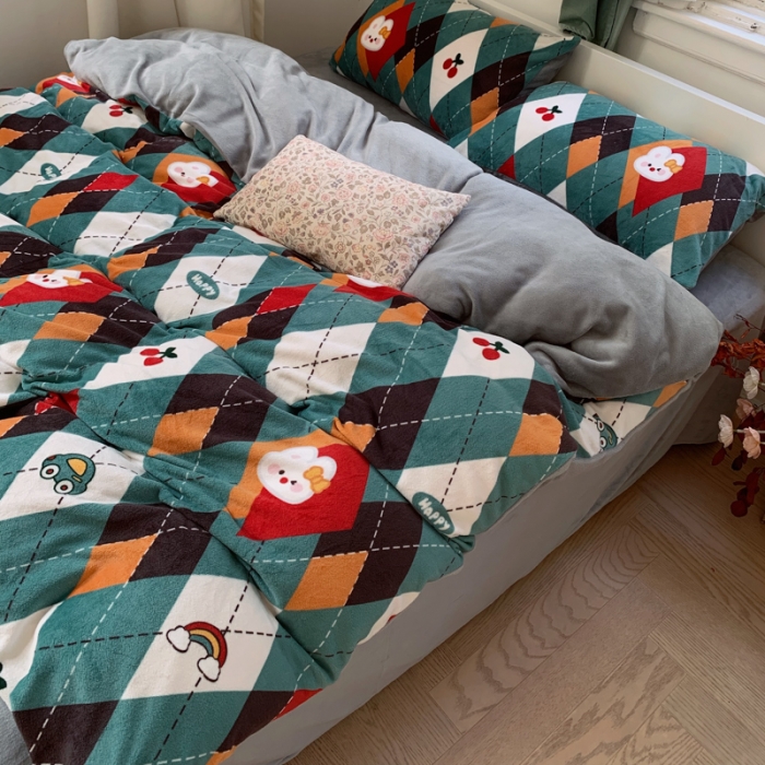 91家纺网 家纺一手货源 找家纺 花沐 2023新款冬季复古小法式牛奶绒四件套 菱形格