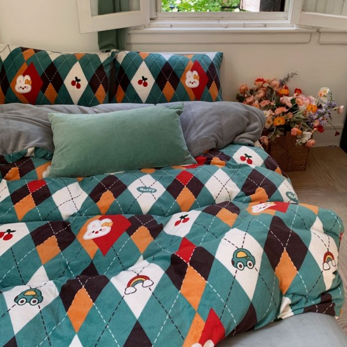 91家纺网 家纺一手货源 找家纺 花沐 2023新款冬季复古小法式牛奶绒四件套 菱形格