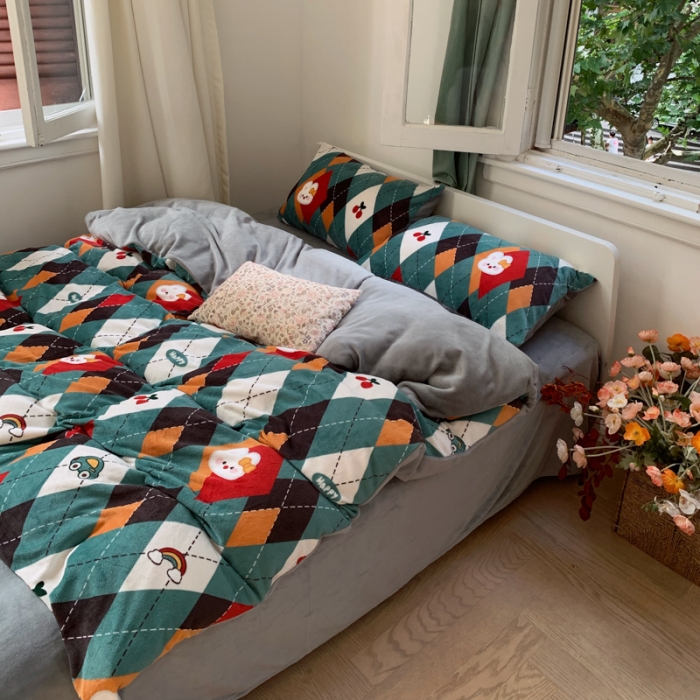 91家纺网 家纺一手货源 找家纺 花沐 2023新款冬季复古小法式牛奶绒四件套 菱形格