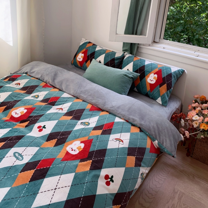 91家纺网 家纺一手货源 找家纺 花沐 2023新款冬季复古小法式牛奶绒四件套 菱形格