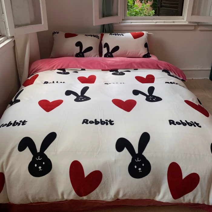 91家纺网 家纺一手货源 找家纺 花沐 2023新款冬季复古小法式牛奶绒四件套 兔兔宝宝