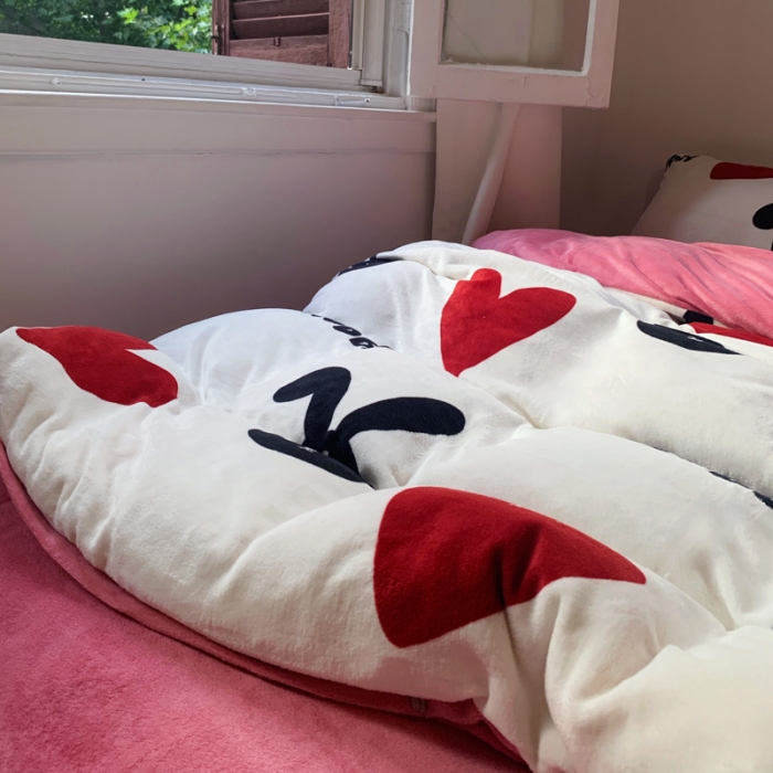 91家纺网 家纺一手货源 找家纺 花沐 2023新款冬季复古小法式牛奶绒四件套 兔兔宝宝