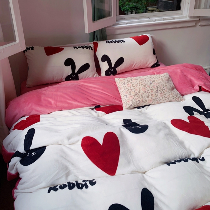 91家纺网 家纺一手货源 找家纺 花沐 2023新款冬季复古小法式牛奶绒四件套 兔兔宝宝