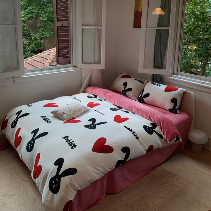 91家纺网 家纺一手货源 找家纺 花沐 2023新款冬季复古小法式牛奶绒四件套 兔兔宝宝