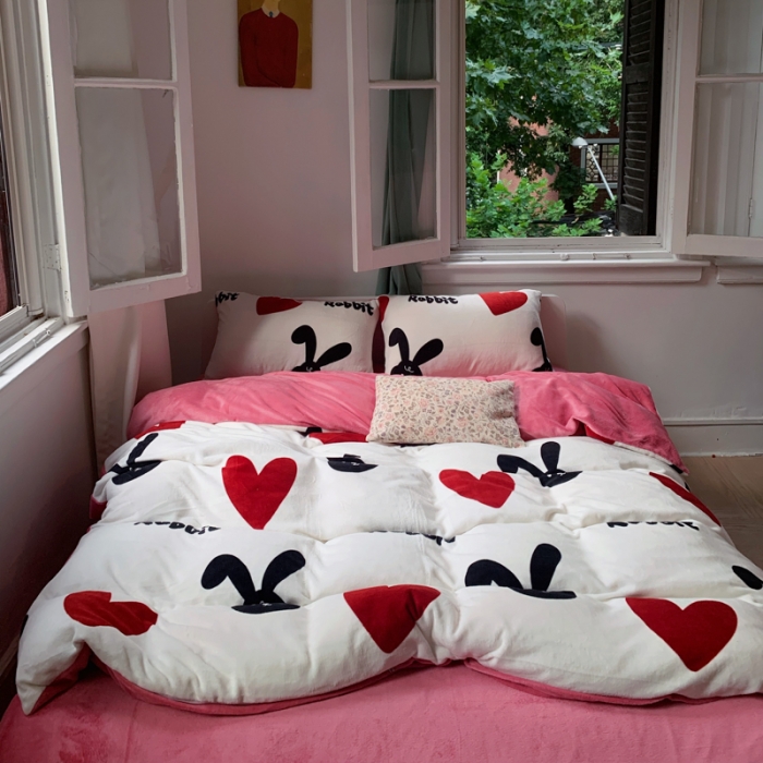 91家纺网 家纺一手货源 找家纺 花沐 2023新款冬季复古小法式牛奶绒四件套 兔兔宝宝