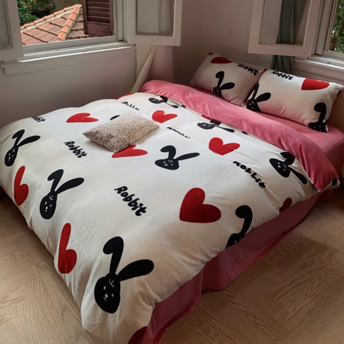 91家纺网 家纺一手货源 找家纺 花沐 2023新款冬季复古小法式牛奶绒四件套 兔兔宝宝