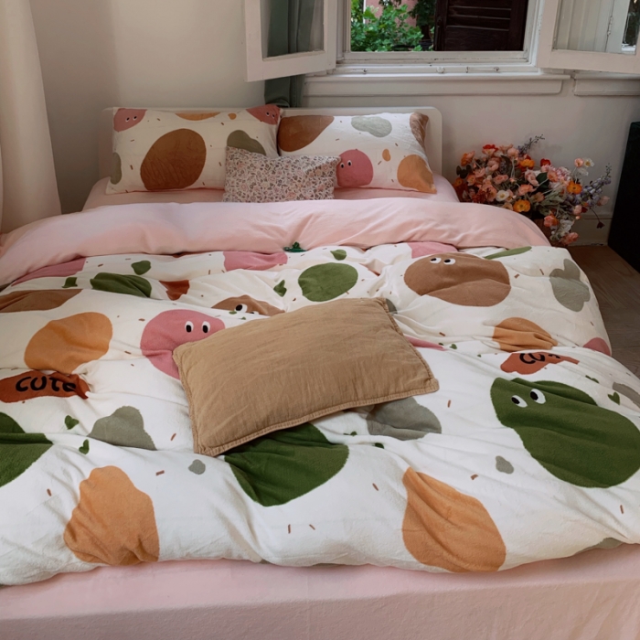 91家纺网 家纺一手货源 找家纺 花沐 2023新款冬季复古小法式牛奶绒四件套 五彩圈圈